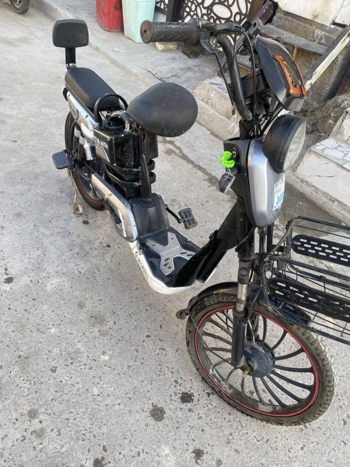 دراجه. شحن. فقط كشن مكسور متروكه  بس مابيها شي  شغاله وتمشي اب 175 بغداد البنوك ***********
