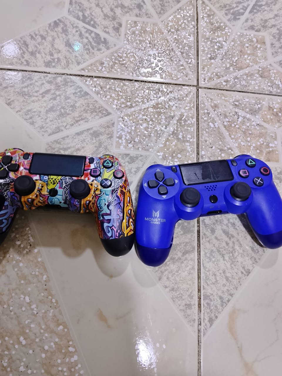 بلي فور برو واحد تيرا مع 3جوستك 2اصلي واحد تجاري مع يوبي اس يضل مشتغل 25دقيقية مع قرصين تكن و ماينكرافت نضام البلي 13.2 و ويا حساب بي العاب البلي نضافة 95 السعر250الف قفلل مكاني ديالى بعقوبة ما عندي توصيل


**إذا كنت صاحب هذا الإعلان وتريد حذفه لأي سبب، رجاءا أرسل رسالة إلى الدعم الفني**