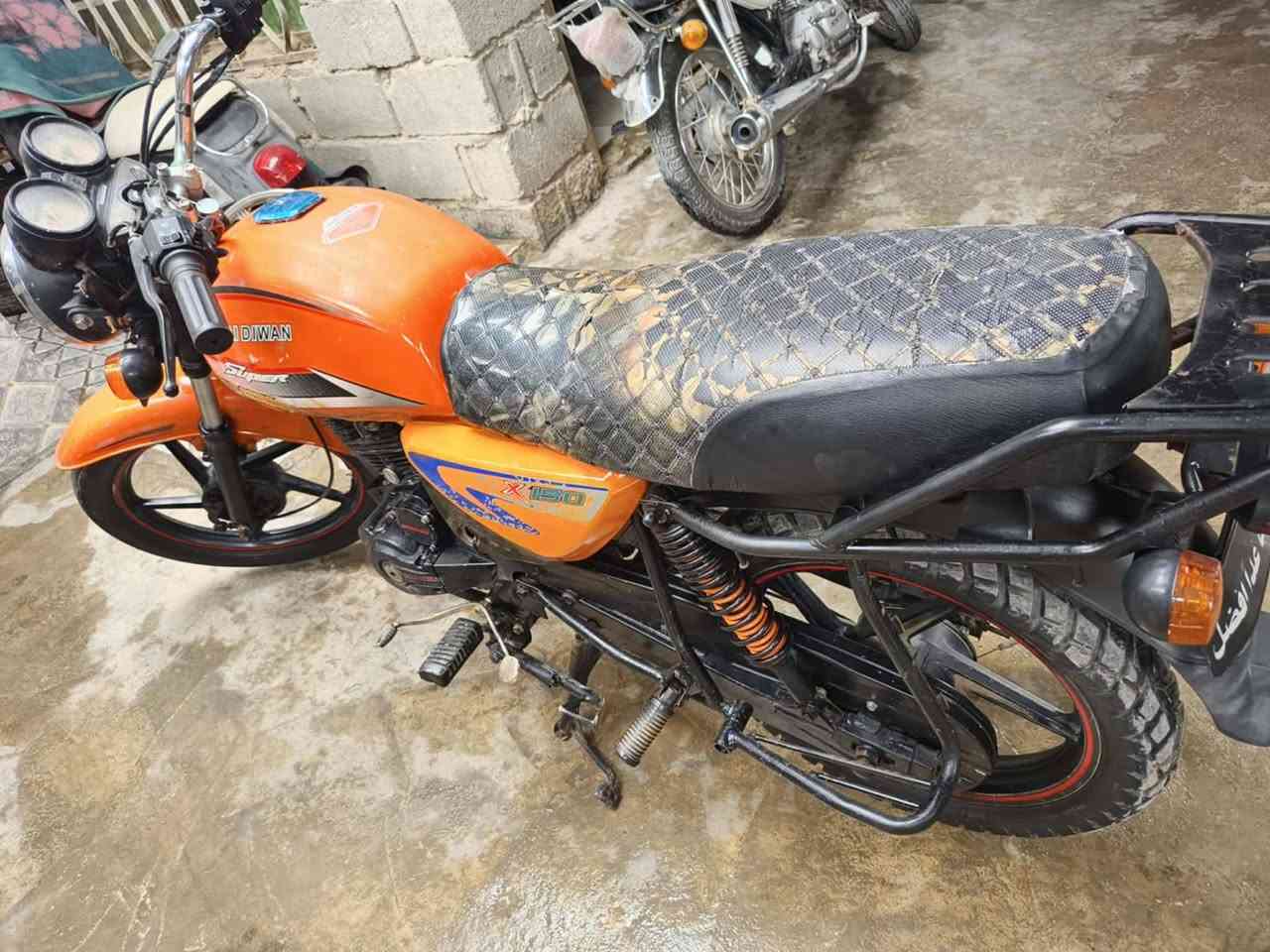 السلام عليكم دراجه دايوان موديل 21  أوراق  اصولي دراجه نظيفه السعر800 وبيه مجال مكاني كوت زوريجات الرقم ***********
