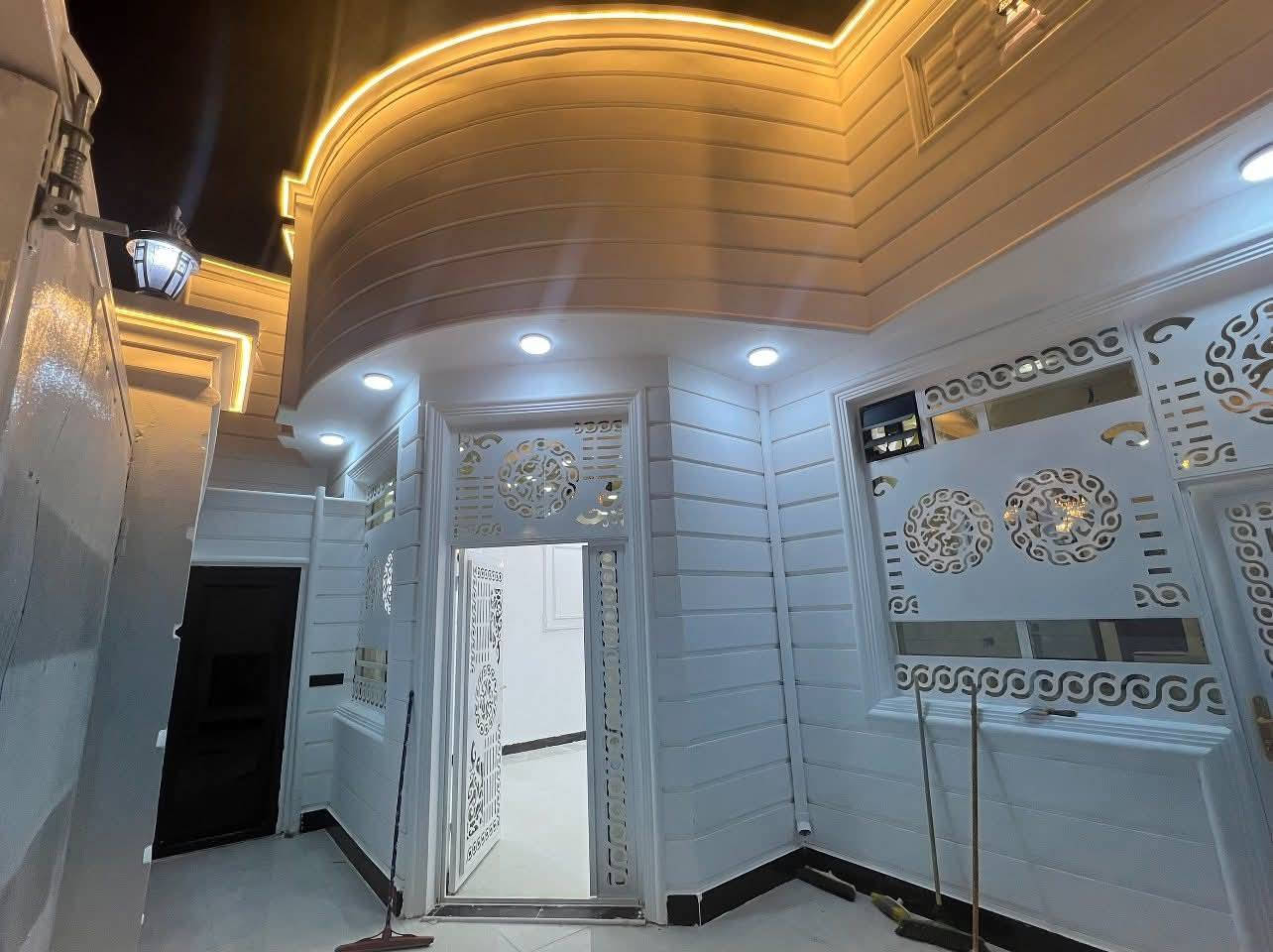 محبي الأناقة والجمال! 🏡 فرصة لا تعوض! منزل بمساحة 150 متر مربع للبيع بسعر مغري جداً 💸💸!
الموقع: النجف، ملحق قرية الغدير 🏛.
للتواصل والاستفسار: *********** 📞📞. لا تدع هذه الفرصة تفوتك!
