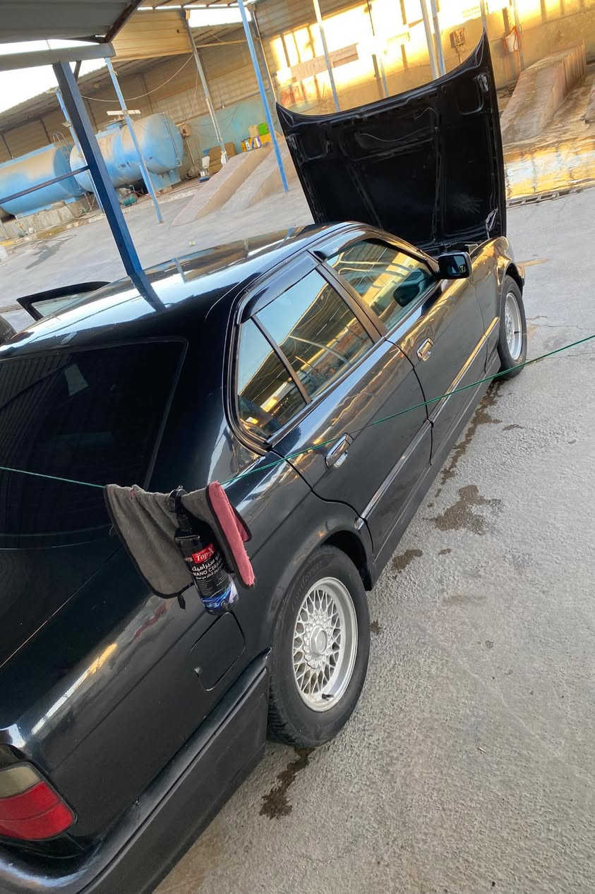 السلام عليكم بي ام حجم ٥٢٠ مسكر عدل كير عادي رقم اربيل انكليزي سنويه جديده وكالة وتحويل شرط منضومة تبريد جديده ثلج🥶 كير محرك شرط صدر جديد سياره حلوه واقتصاديه كهربائيات كلها شغالة بلاديه مكان السياره صلاح الدين تكريت بيع فقط نقد 
السعر ٤٨ وبيها مجال بسيط 
***********
