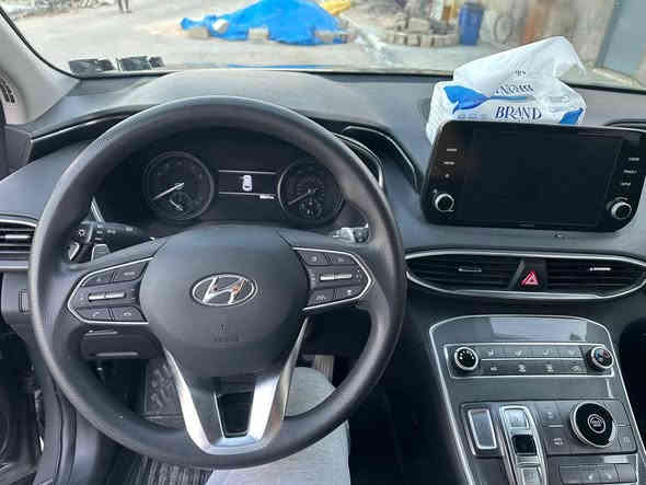 السلام عليكم اخوان ...
سنتافي موديل 22 وارد امريكي ضررها بسيط جداً فقط شخط بالدعامية كما موضح بالصور 
بدون ايرباك

السيارة مكفوله كفاله عامة من كلشي 
 : فول مواصفات عدا البانوراما
نظام تحديد المسار 
رادارات
انظمة قيادة
كشن كهرباء 
اوامر صوتيه
شاشة كبيره 
وبعد خير من الله مواصفقات
 السيارة ماشيه 58 الف كيلو فقط اخت الزيرو
خمسة راكب 4 سلندر 2500 
وبيها مواصفات خير من الله 
سعرها : 255 ورقه

للاتصال :
***********
