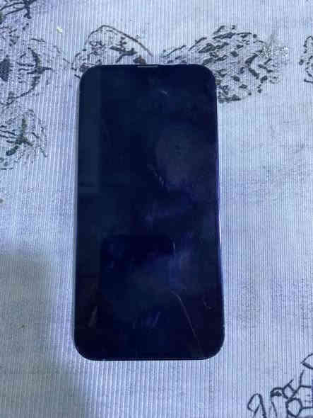 ايفون 13 برو ماكس 
ذاكرة 256 
بطارية 78 اصليه مو مبدله 
جهاز نضيف كلو نورمال 
ما مبدل بيه شي 
فيس ايدي شغال : تك سيم
بيه بس هاي الضربه الي بلضهر 
جهاز نضيف ما يعبر هوا 
مكاني الموصل الأيسر 
للتواصل عبر الخاص او الواتساب ***********
السعر 600 وبيه مجال للطيبين
