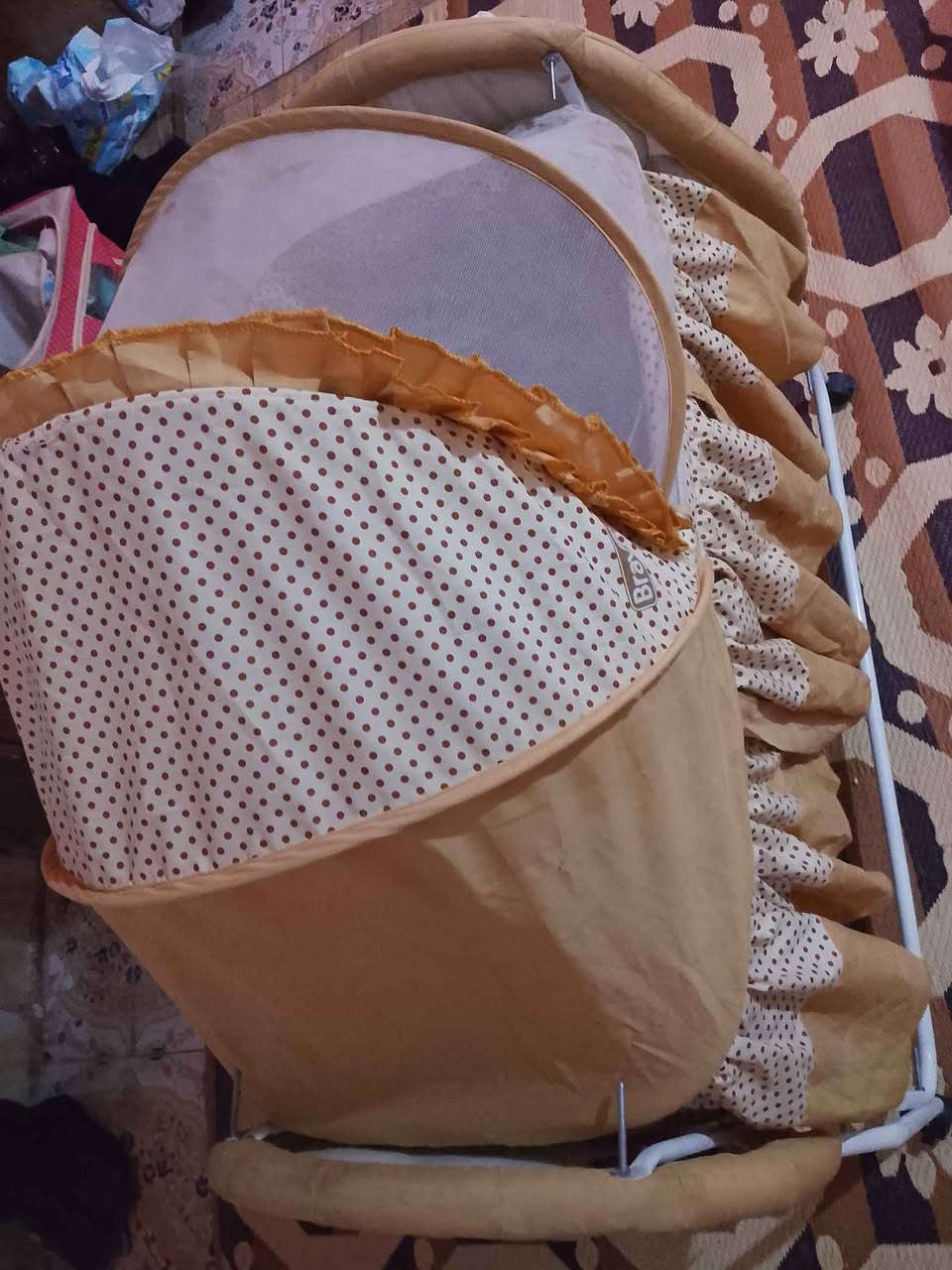 كاروك من عمر يوم الى عمر 4اشهر جديد استعمال قليل بس الخشبه طاكه وكبسناه سعر30الف
كاروك من عمر 5اشهر إلى عمر1سنه فما فوق هم استعمال قليل سعر50الف 
رقمي شغال ***********واتساب القرنة, البصرة
