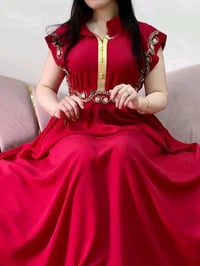 احمر • جميل • ملابس