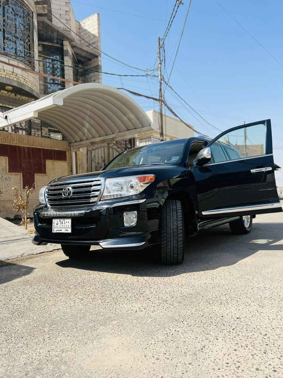 السلام عليكم  لاندكروز 2014
كفاله عامه ماعدا بارد بسيط بالجاملغ الخلفي 
السياره ماشيه 200،000
محرك 8 سلندر 
السياره لون اسود
نضيفه 100٪
7 راكب
السعر 345
للأتصال ***********
