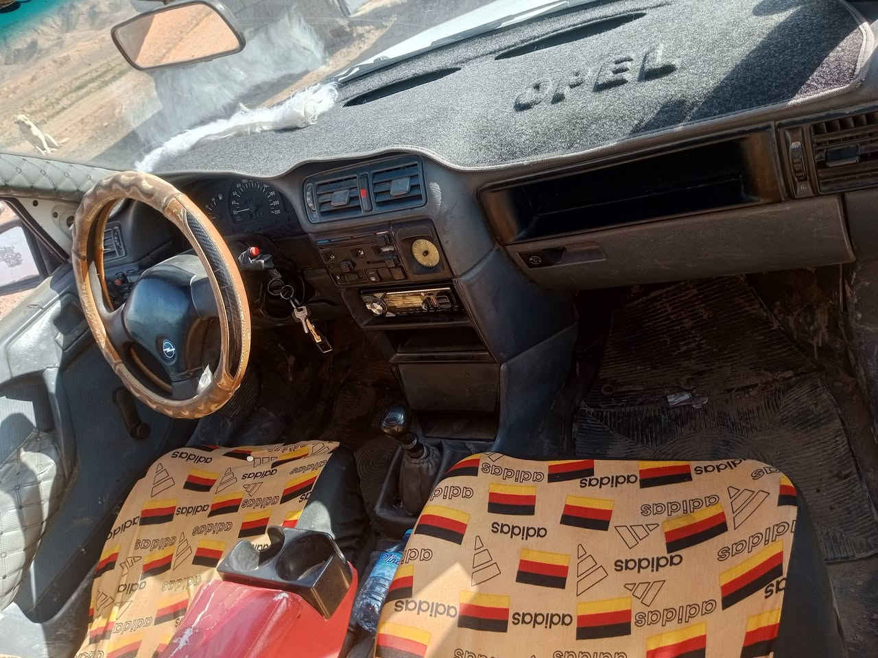 سلام عليكم 
اخوان اوبل فكتره موديل ٩٢
رقم دياله سنويه مشروع وطني 
حجم ١٦ قايش عريض 
سياره خير من الله 
ستيرن بور 
سعره ٣٥ وبيه مجال للشراي
مكاني طوز خورماتو 
للاستفسار ادخل خاص


**إذا كنت صاحب هذا الإعلان وتريد حذفه لأي سبب، رجاءا أرسل رسالة إلى الدعم الفني**