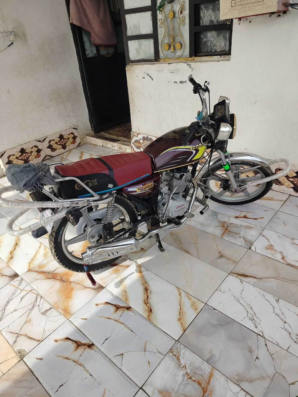 سلام عليكم  سيفان موديل21للبيع كاامل ومكفول وأي نقص مابيهه اوراق كامله الدراجه تاخذه ربع متصرف عليها خير من الله سعر 490وبيها مجال حك الجيه وبس اتصل ودلل ***********ويدلل الشراي
