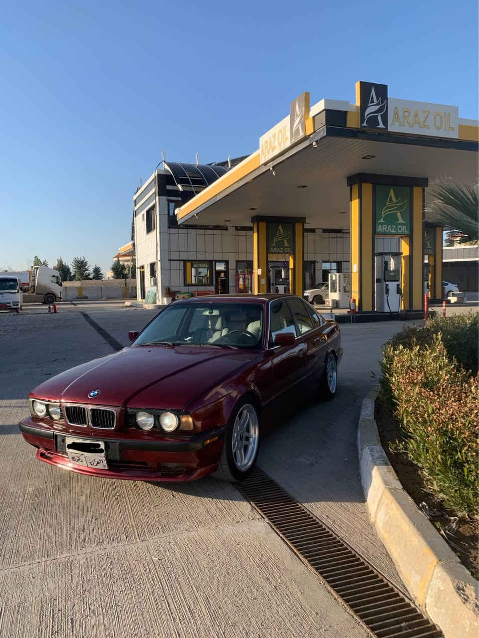 BMW 525 
1992
گير توماتيك 
٤جام كهرباي 
كوشن جلد و هيتر 
تبريد سه ر سويچي
گيرو مه كينه جديدن 
شاشه ايپاد 
عام بخ بو جاني. 
گيرو مه كينه كاره باي هه مى ب شه رتن 
***********📞📞 زاخو, دهوك
