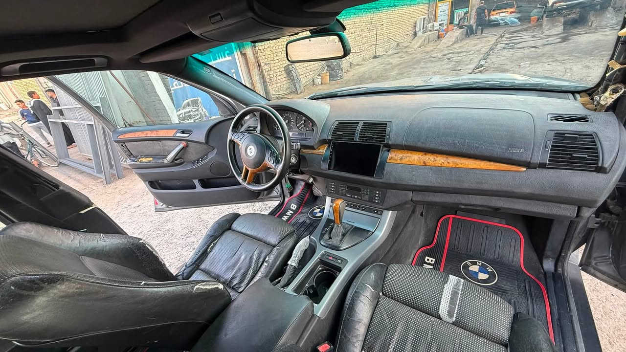 سيارة: BMW X5 موديل 2005 سياره باسمي
السيارة حلوة مرتبه، نظيفة وجاهزة ​المحرك 4.8 8V بي نضح قليل والكير: بحالة ممتازة جداً  الحدادية: بيها نقص بسيط 
​التبريد: ثلج وشغال 100% السيارة نظيفة ومظهرها كلش حلو، بيها صبغ قليل جداً (حسب علمي جهة باب واحد فقط)، وبيها جراد خفيف بالصبغ (طبيعي لموديلها).
​الوضعية: السياره جاهزة تقريباً 
​الرقم البصرة إنجليزي الجديد
​السنوية: باسمي والتحويل مباشر.
​السعر المطلـوب: 💵 73 ورقة وبيه مجال بسيط للجادين.​
📍 المكان: ميسان
ملاحظه مكلف بالنشر اتصل على الرقم ***********
