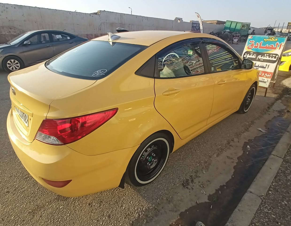 السلام عليكم هيونداي اكسنت 2013 رقم جديد محرك گير شرط سياره  طخم جديد سياره جديده ماعليها حجي شرط التحويل السعر 100 ورقه وبيها مجال المراجعة مكتب الصادق فرع محطة التاميم قبل النزول المعارض مقابل معرض عالم السيارات اتصال ***********//***********
