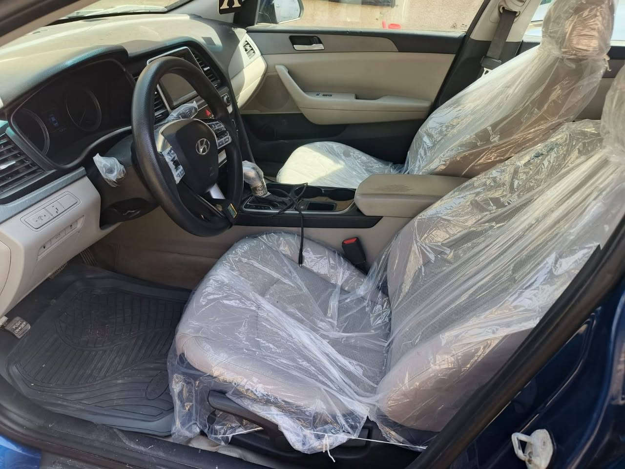 السلام عليكم سوناتا موديل 2018وارد امريكي مكينه 2400ضربته جاملغ السياره بدون ايرباك ولا شواصي وبيه كلير صفحه السيق بكانات جاهزه كير مكينه حداده تبريد تخم تاير اي نقص مابيه السعر 132وبيه مجال بسيط كلش العنوان البصره المعقل ***********
