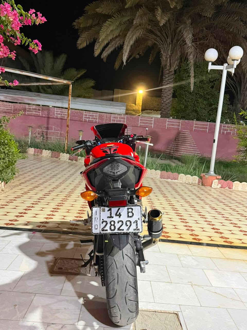 السلام عليكم بطح للبيع او المراوس 
بطح cbr - 500rr موديل 2017 
الدراجة رقم وسنوية تحويل ثاني يوم رقمها مشروع وطني 
مكفولة كفالة عامة من التاير للتاير الدراجه نضيفة كلش جيب فيتر وافحص واطلع بيها لسوريا 
بريك ABS 
الدراجة ماشية 7000 يعني اخو الرمبة 
ناقصها فقط خيال 
السعر خاص او اتصل ع الرقم وبي واتساب ***********
