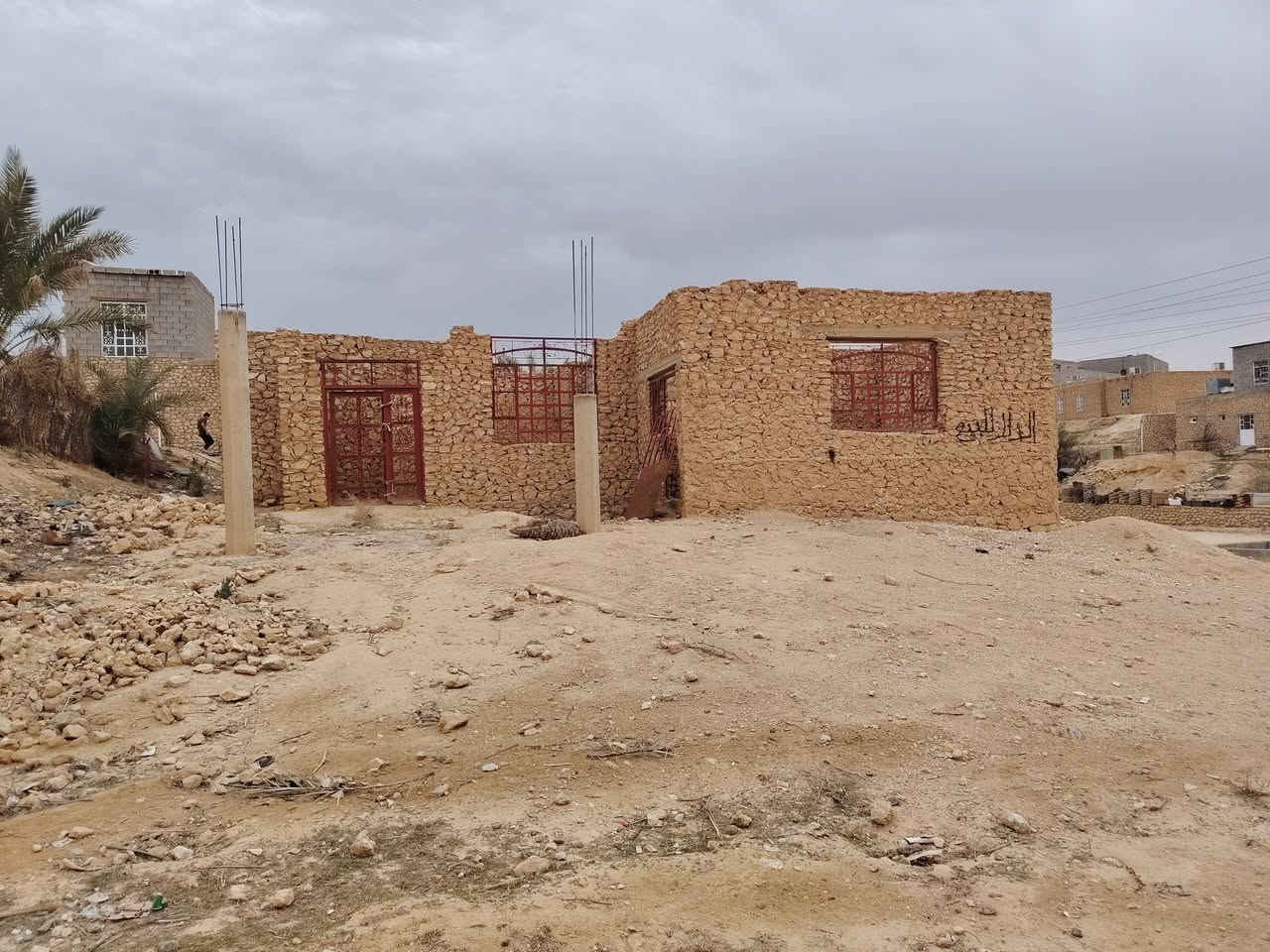 هيكل ع صب واكف مساحته 800م في بروانه حي البصكر البيع السعر خاص
***********
