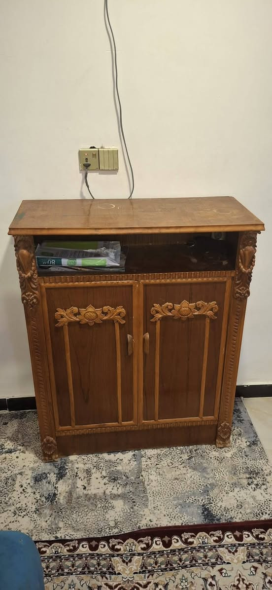 غرفة طابقين ٦ ابواب مع ملحق بابين مسرحي للاستفسار الاتصال ***********
