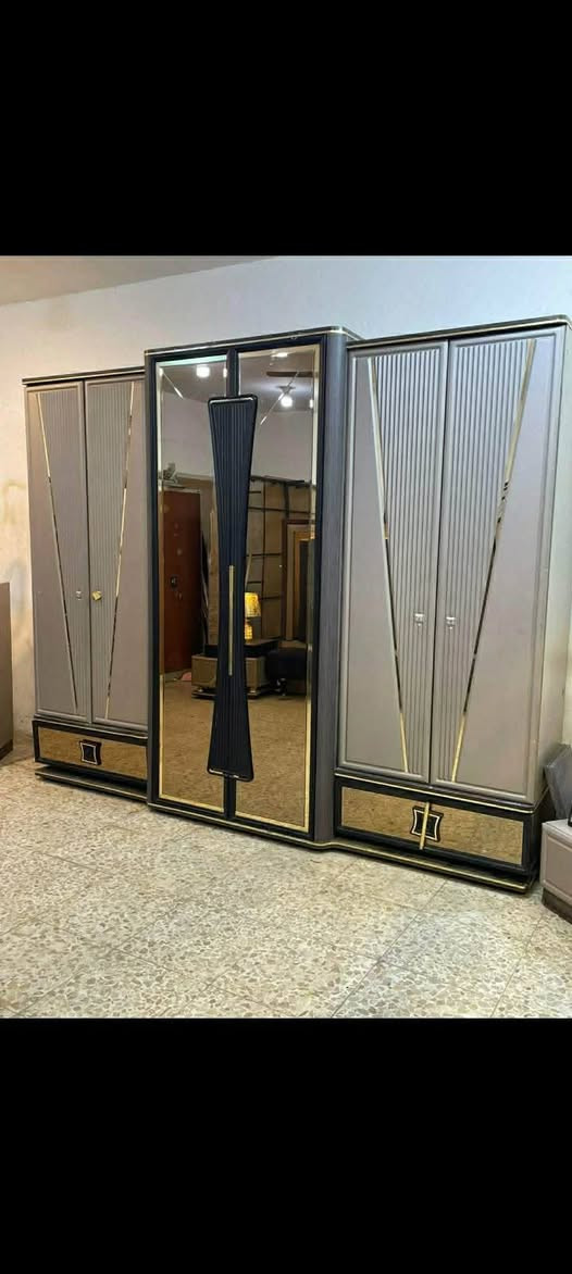 ✨ غرفة تركي ضخمه 9قطع ✨
نظام أبواب هايدروليك موديل نازك مختلف 
قماش وتر بروف الأصلي 
 ضهر بلوك
✨ نظافة 95/💯
 شد ونقل مجاني داخل بغداد
توصيل للمحافظات بأسعار رمزية


**إذا كنت صاحب هذا الإعلان وتريد حذفه لأي سبب، رجاءا أرسل رسالة إلى الدعم الفني**