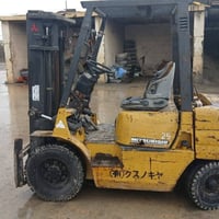 للبيع رافعه مستيبوشي موديل 2003 2حركة 2نص طن سعر 50$ 07731624168