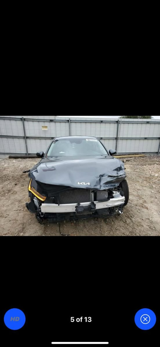 السلام عليكم 
K5امريكي2023
الحادث كما موضح بلصور 
شاصي سليم 
مكينه 1600تيربو 
موصفات 
بصمه 
تشغيل عن بعد 
رادارات امامي وخلفي وغيرها
مكان السياره واسط الكوت
السعر165$وقابل للتفاوض 
للاسفسار ‭0772 451 6920‬
