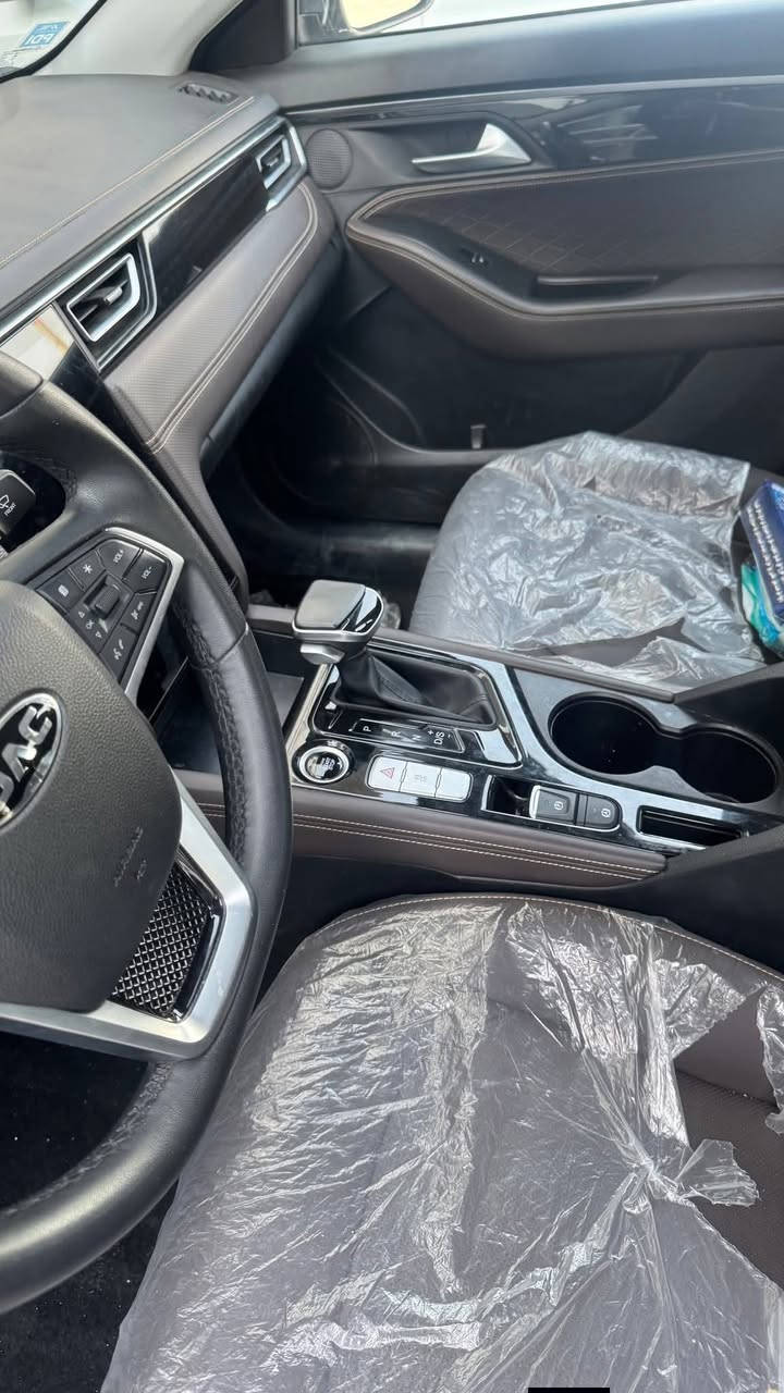 السلام عليكم جاك جي 7
💎Jack G7 
موديل 2025 فول مواصفات
مكينه 1500 تيربو
150 حصان قوة 210 نيوتن/متر
بصمة باب وتشغيل 
ضوء LED وإضاءة ترحيب
الكاميرا 360 درجة
رادار أمامي وخلفي وجانبي
إطارات وعجلات 17
بانوراما
مرآة كهربائية وأوتو.
تبريد مركزى
جلد الوسادة
كشن هيتر
كشن كهربائي
شاشة تسلا
تشغيل أندرويد و iOS
وباقي مواصفات الفول ١/١
ضمان 6 سنوات كير محرك كهربائيات  بالاضافه الى  200,000 كم تبديل دهن وفلاتر مجاني

السعر 135 . مرقم بصره 

✈️مكان السياره// بصرة 
📞للاستفسار ***********
