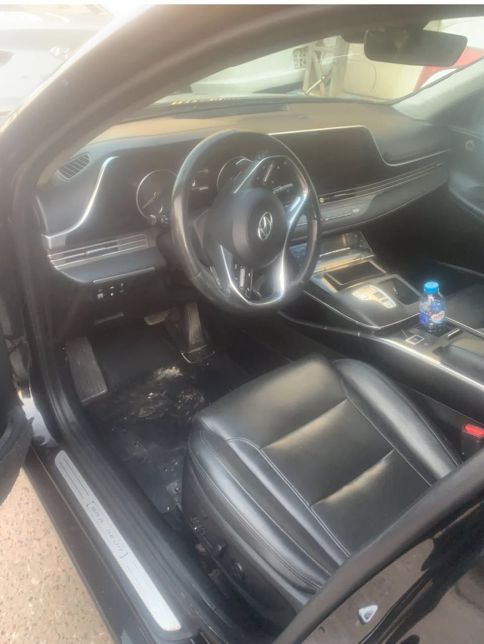 ازيرا 2022 غاز رقم اربيل 
مكفولة من الضربة  بيها بنيد مبدل 
و 3 قطع صبغ بدون فتح. صبغ كوريا 
محرك 3000  غاز 
بصمه 
رادارات 
كشن كهرباءي 
شاشة كبيره متصله
حساسات اماميه خلفية
قيادة ذاتيه 
توقف ذاتي 
تخم تاير جديد كلش 
السيارة جاهزه وما ناقصها اي شي 
السعر 175 ورقه 
الاتصال ***********
البصره. القبلة
