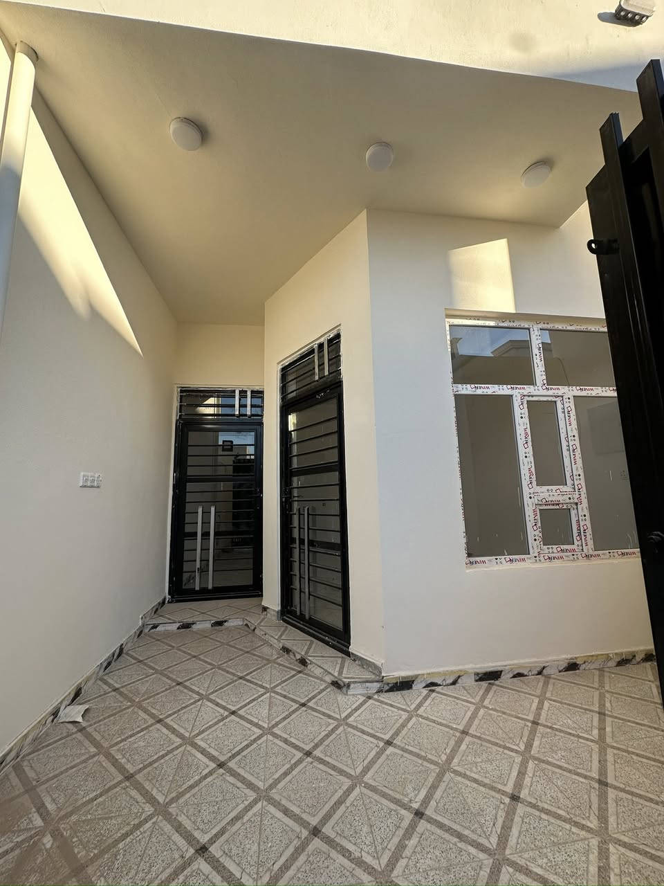 تون صفر للايجار  ( الديوم التوحيد )
مساحة 100 متر  كل واحد 
3 غرف نوم+ هول + ستقبال  + مطبخ  
قريب من السواق + قرب من المدارس  
؛ الاستفسار  اتصال ع 
***********
