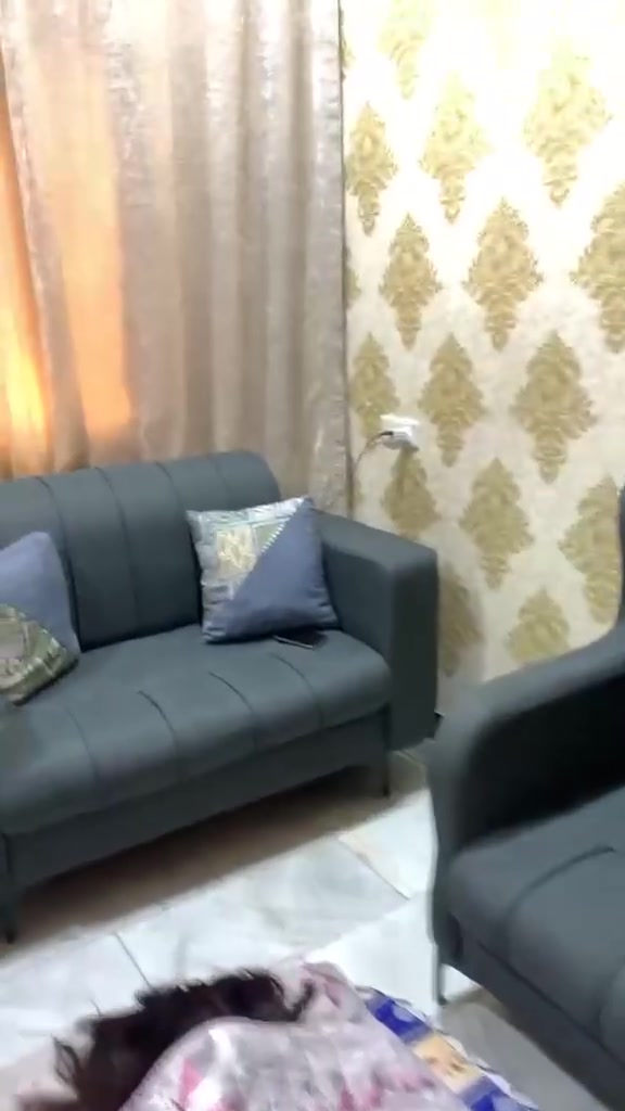 للبيع تخم عشر مقاعد سعره 450 وقنفه ثلاثيه سعره 125 العنوان بغداد حي الحسين *********** اي ضرر مابيهم امانه الله صار شهر من اخذتهم
