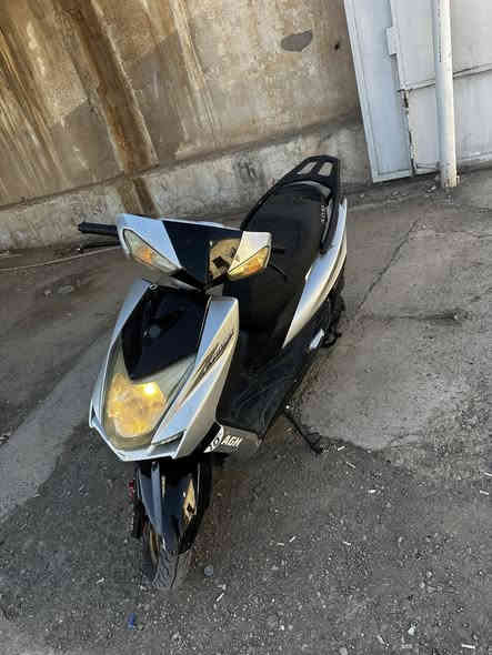 سلام عليكم دراجه سكنس للبيع دراجه كامل مـטּ كلشي نكره سلف هندر كهربائيات كلشي شغال سعر 325 وبي مجال بسيط 
***********
