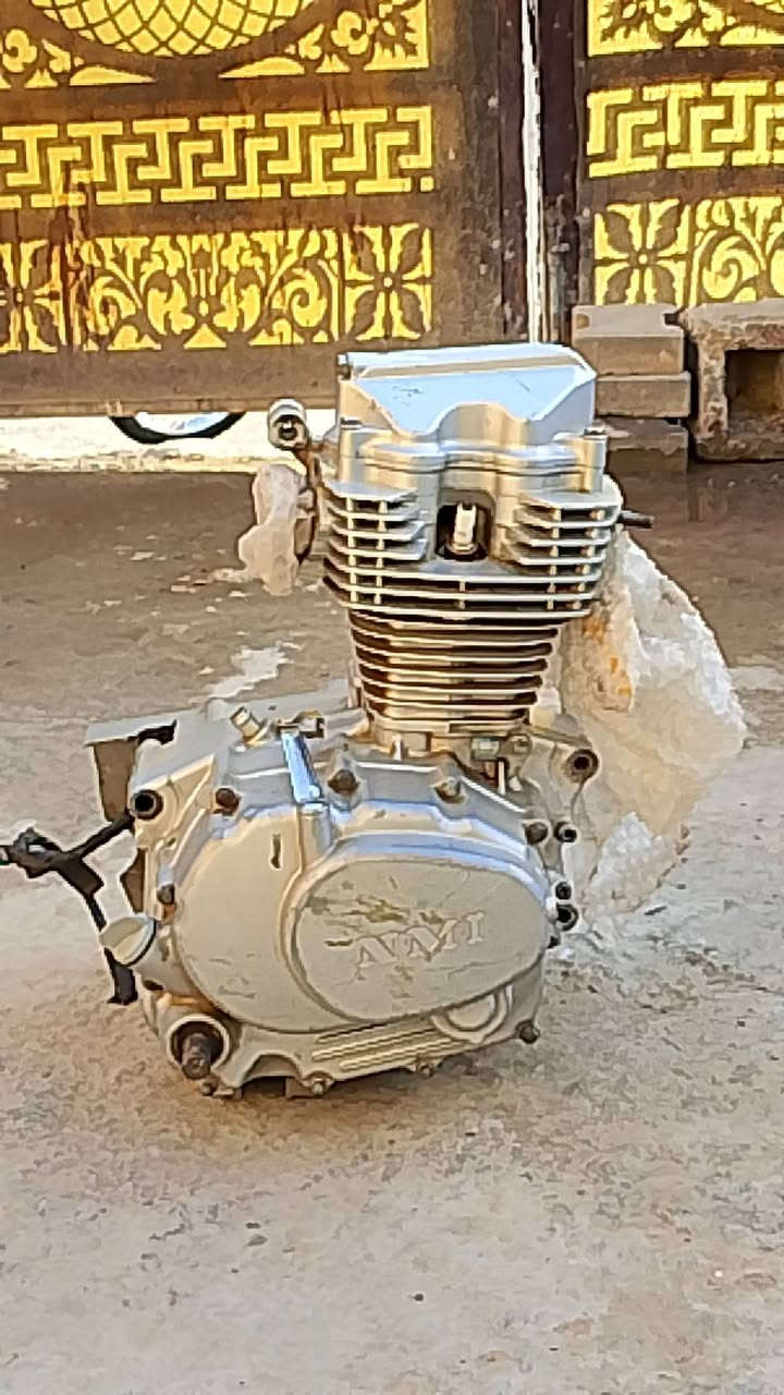 السلام عليكم
محرك دراجة 4 گير اصلي للبيع 
السعر خاص او الاتصال ع الرقم ***********
