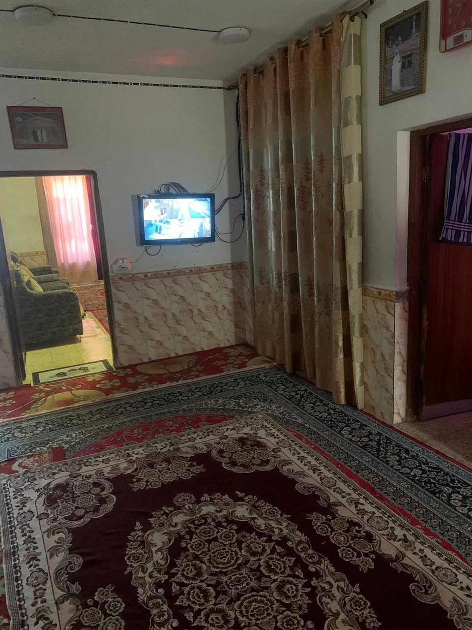 مكلف بالنشر .... بيت في حي ميسان شارع المركز  مساحته 260 متر البيت بناء كونكريت يحتوي على 4 غرف نوم وستقبال وثلاث حمامات وصالات عدد ثنين البيت طابقين السعر 430 للاسفسار ***********
