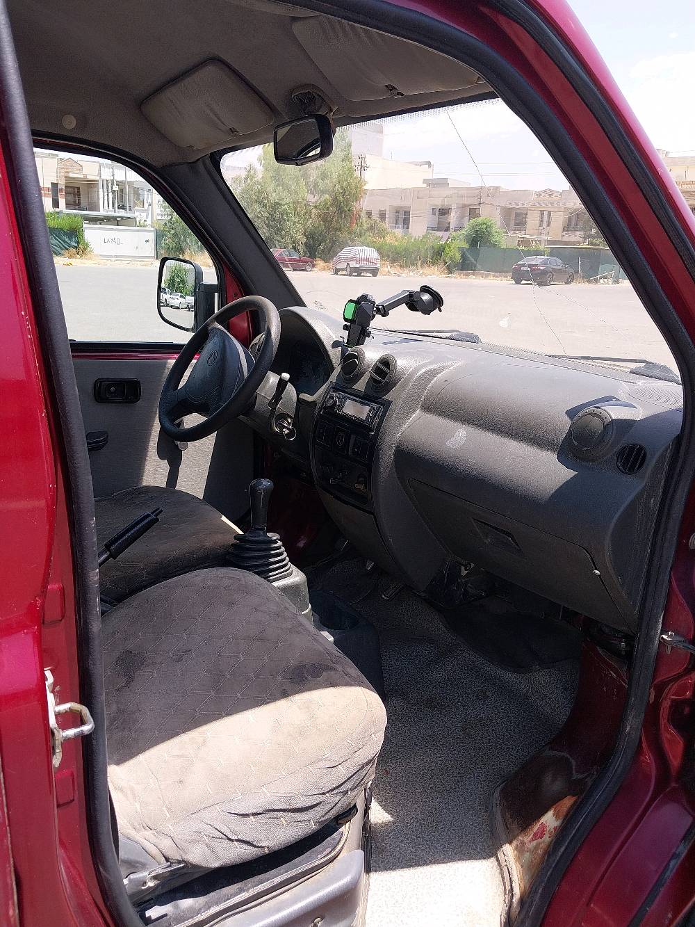 
 ميني فان
سيارة اقتصادية جداً واسعة ومريحة تم الاعتناء بها وجاهزة للاستخدام الفوري بدون أي مصاريف.
المواصفات والتفاصيل:
• الموديل والسنة: GAC Gonow موديل 2012.
• السعة: 7 راكب كراسي مريحة وواسعة .
• اللون الخارجي: أحمر عنابي مميز (لمعة ونظافة واضحة).
• ️ المحرك والكير والاكسل بحالة ممتازة جداً (شرط الفحص).
•  الوقود والاقتصاد: سيارة اقتصادية جداً في استهلاك الوقود ومثالية للمشاوير اليومية.
• ️ التبريد والتدفئة شغالة بحالة ممتازة .
• غرفة داخلية نظيفة ومجهزة بالكامل.
• تخم تاير جديد .
• مناسبة جداً للعمل (توصيل، نقل بضائع خفيفة، أو سفرات عائلية).
• السعر مناسب جداً مقارنة بنظافة السيارة ومواصفاتها.
 السعر المطلوب: 39 ورقة ($3,900 دولار) 
 لمعلومات أكثر والمعاينة:
•  مكان تواجد السيارة محافظة اربيل.
• رقم الهاتف للتواصل *********** السيارة باسمي وجاهزة للتحويل باي محافظة .

