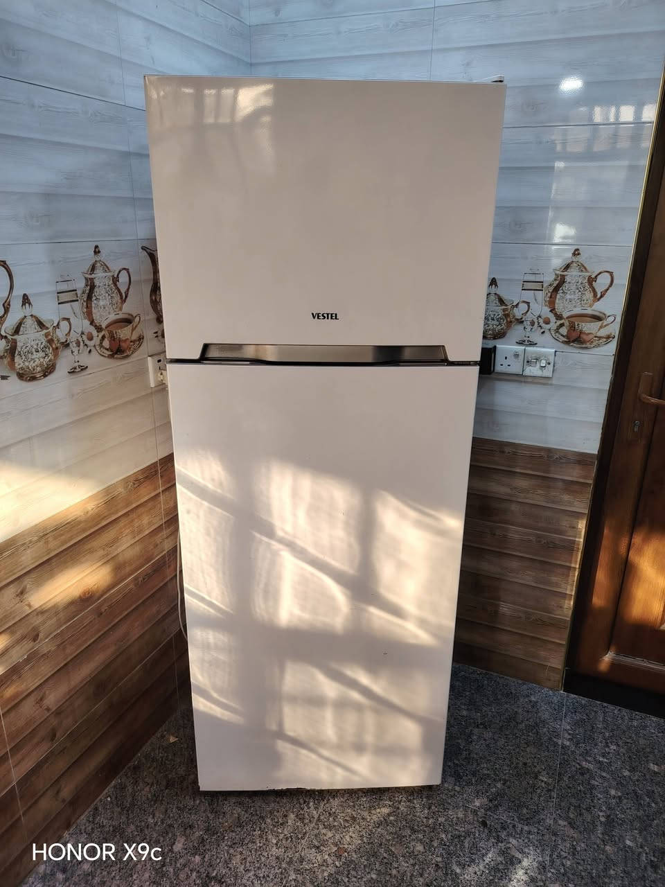 للبيع ثلاجه كبير شغاله تبريد ثلج.. العنوان الإعلام قرب تقاطع درويش ***********
