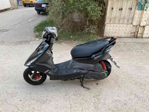 سلام عليكم للبيع دراجه ماكس مضلع حديث نوزل دراجه مال رمبه صارلهة (15)يوم من نازله مكفوله كفاله عامه وجاهزه دراجه ماشيه (10)حقيقي اوراقهة كامله دراجه جديده بمعنى الكلمه سعرهة (900) وبيهة مجال بسيط جدا شراي يتصل على رقم الهاتف (***********)مكاني بغداد الغزالية بغداد
