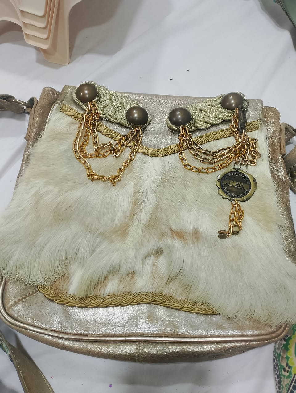 حيوانات اجلكم الله من الخشب اعمال يدويه ومزهريه من الزجاج كلش قديمه
ومزهريه فخار هم كلش قديمه وجنطه بفرو حيوان حقيقي  قدر بما يرضي الله انطيني سعرك


**إذا كنت صاحب هذا الإعلان وتريد حذفه لأي سبب، رجاءا أرسل رسالة إلى الدعم الفني**