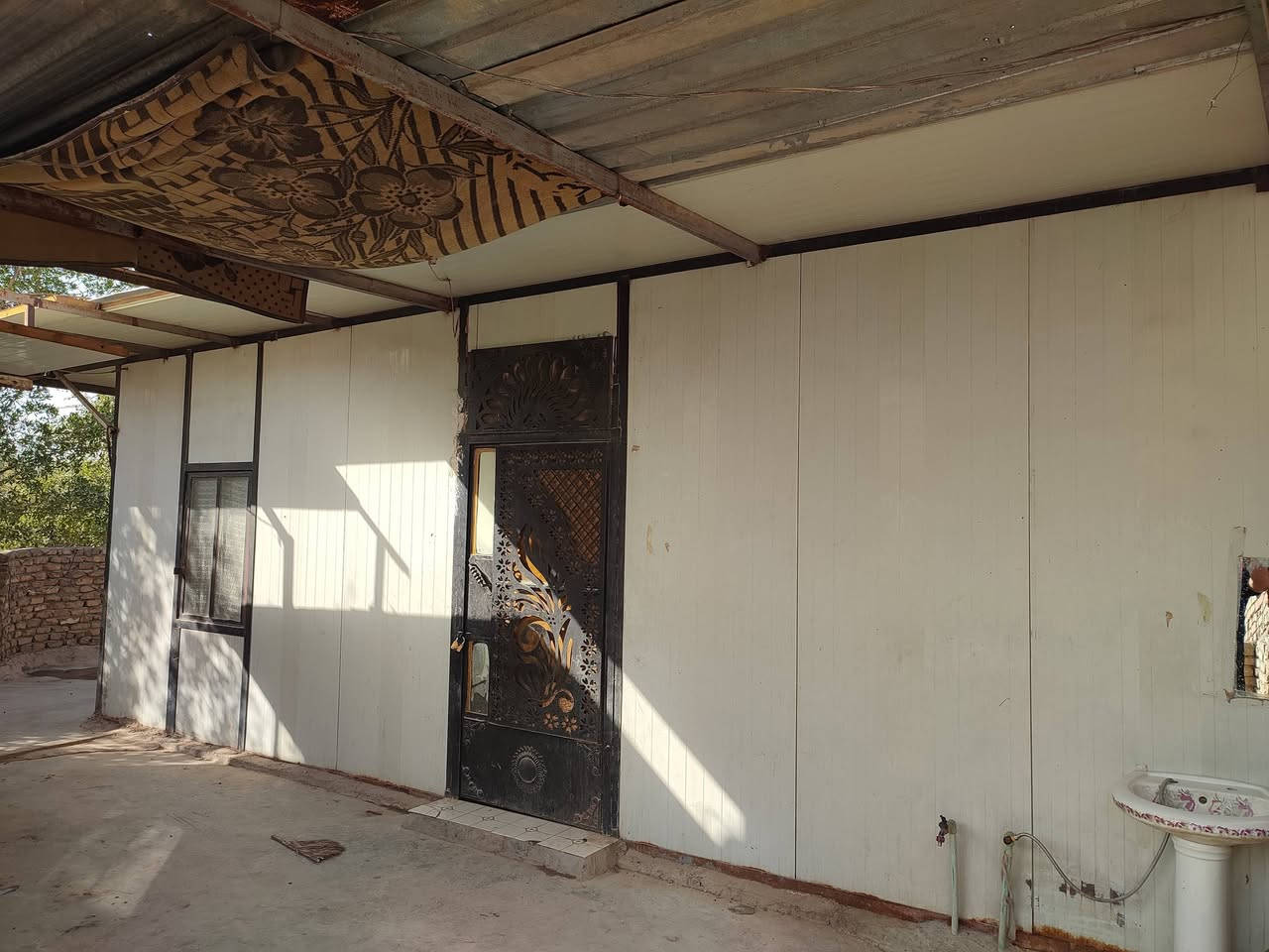 كرفون للايجارطابق ثاني يتسع عائلة صغيره
ابو غريب سيد ساجت 
للاستفسار الاتصال 
***********
***********
