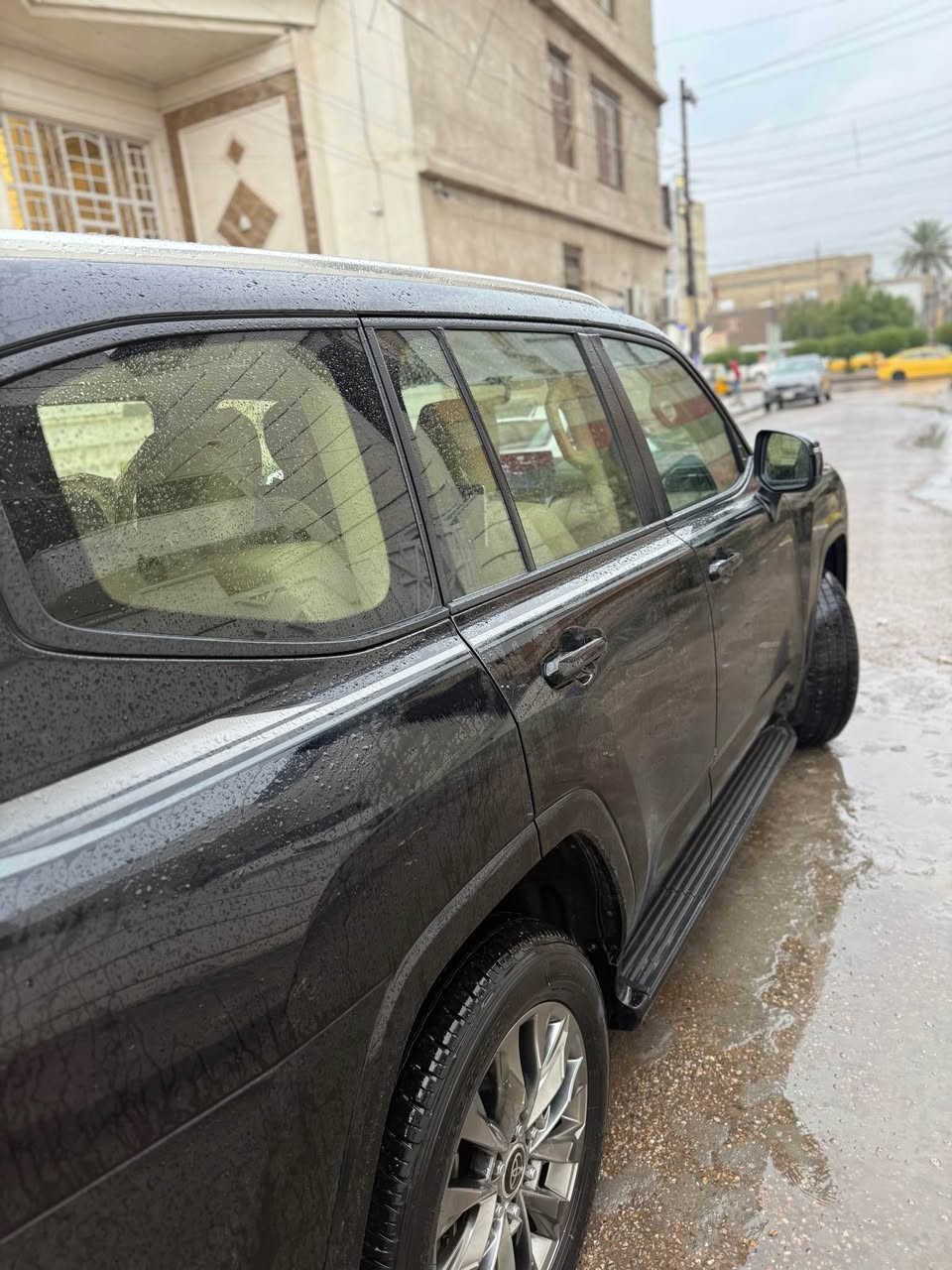 لاندكروز 2022 ماشيه 40 الف السيارة سونار مرفق 
سعرها جداً مناسب بيع سريع 
*********** بغداد, العراق
