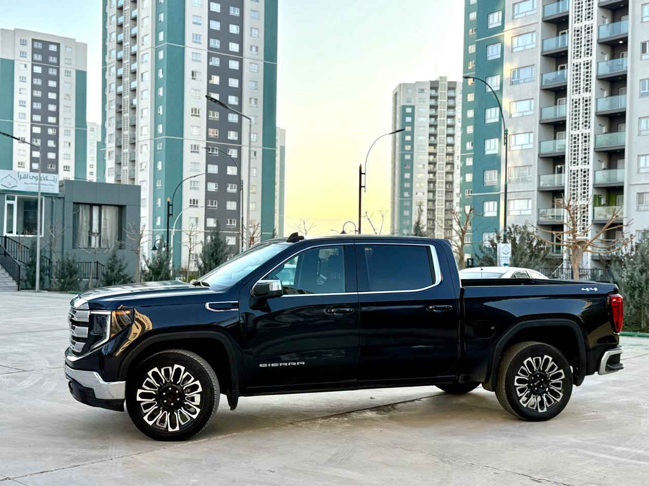 مۆدێل ٢٠٢٣ 
***********
مواسەفات،SLE فول 
محرک ٤ سلندر ٢٧٠٠ توربۆ 
طابينها بكلين تايتل، باب ورا سايق صبغ بمب امريكا و بودي ورا سكن همينه
سعر ٣٣٥  
مجال بسیط السليمانية, العراق
