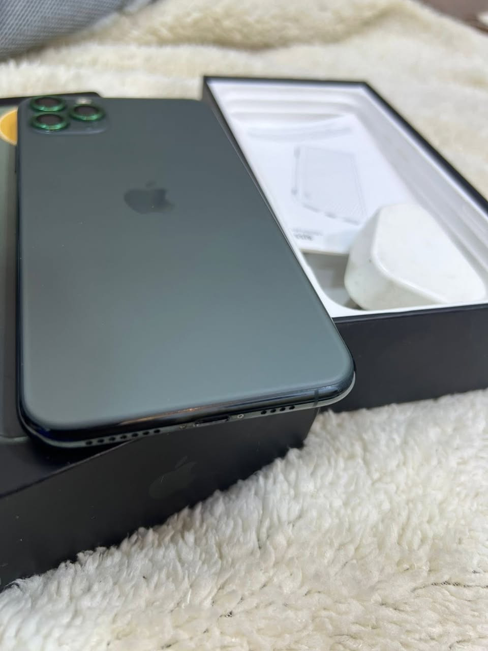 السلام عليكم ايفون 11برو ماكس الذاكرة 256 مع كارتونه شرط مكفول ممفتوح فقط بصمه وجه متوقفه شخط مابي نظيف جدا جدا لوك البطاريه 79 السعر مناسب 350 الف بي مجال مكاني بغداد العبيدي. الرقم ***********

