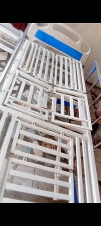 للبيع اجهزة طبية مع سرير  استخدام بسيط  للاستفسار 07901365169