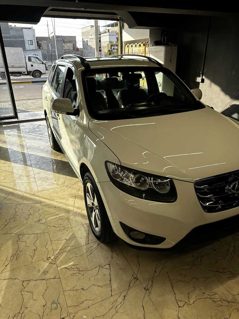 سلام عليكم 
سنتافي موديل 2012خليجي كفاله عامه 
محرك 4 سلندر كير خير من الله 
بدون ضربه بدون صبغ  عدا صبغ شبر بجاملغ السائق اثر خياس وبيه بارد بسيط بالجاملغ الخلفي باقي سياره كفالة
حداديه تخم تاير راديترات منضومتها كلها جديده سياره رقم بصرة بأسمي تحويل ثاني يوم 
رقم الهاتف ***********
السعر 135 وبي مجال
