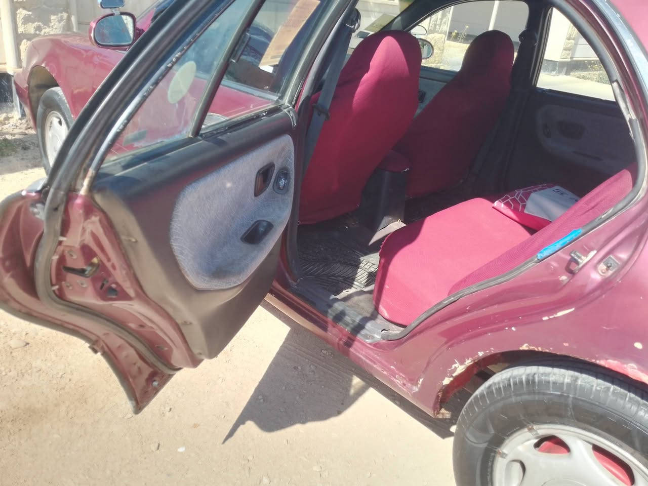 السلام عليكم
سوناتا توو 
موديل 93
رقم انبار سنويه لل27.
كير عادي 
محرك مفتوح 
محرك وكير شرط الفحص 
تبريد تدفئه شغال 
صدر وتايرات  نظيف .
يرهم بيع ويرهم مراوس  جاهزه السياره للاخير 
السعر /40 وبي مجال بسيط.
مكان سياره راوه 👉
***********
