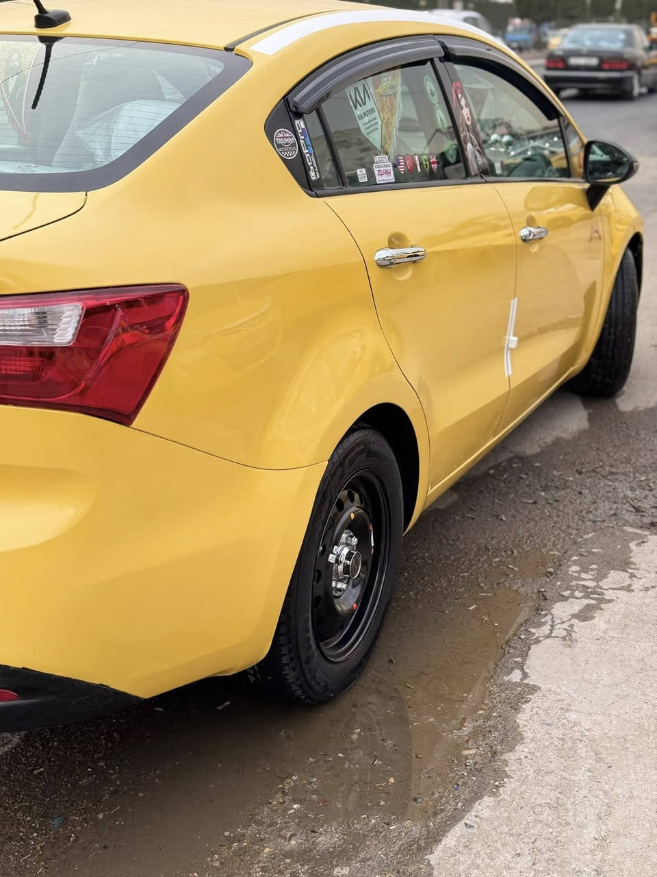 سلام عليكم ريو موديل2017امريكي حادثه طخه بل جاملغ الخلفي بدون تبديل السعر 83 العنوان بغداد البلديات للاستفسار انتصل ***********
