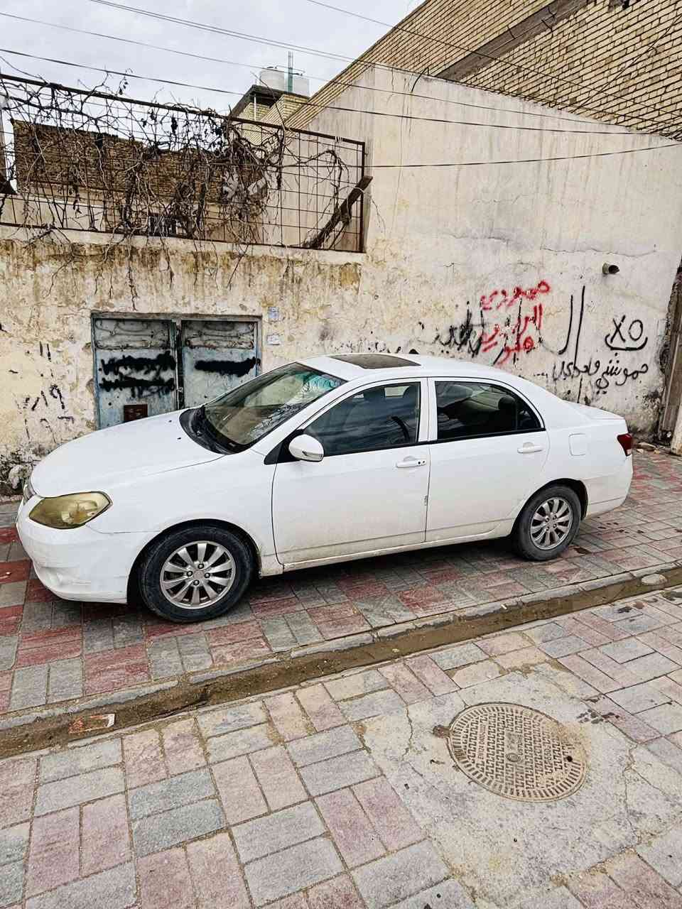Byd g3 2013 
كير اوتو محرك 1800 
اللون ابيض رقم قادسيه باسمي 
ضربتها جاملغ خلف سايق مع باب تبديل 
سياره جاهزه من محرك وكير وتايرات جدد باتري جديد حداديه ايضا
كلشي بيها شغال تبريد 
مواصفاتها معروفه فتحه سقف اشاير بالمري جام كهرباء 
كراسي جلد

للاستفسار 

‏‪0781 954 2334‬‏
