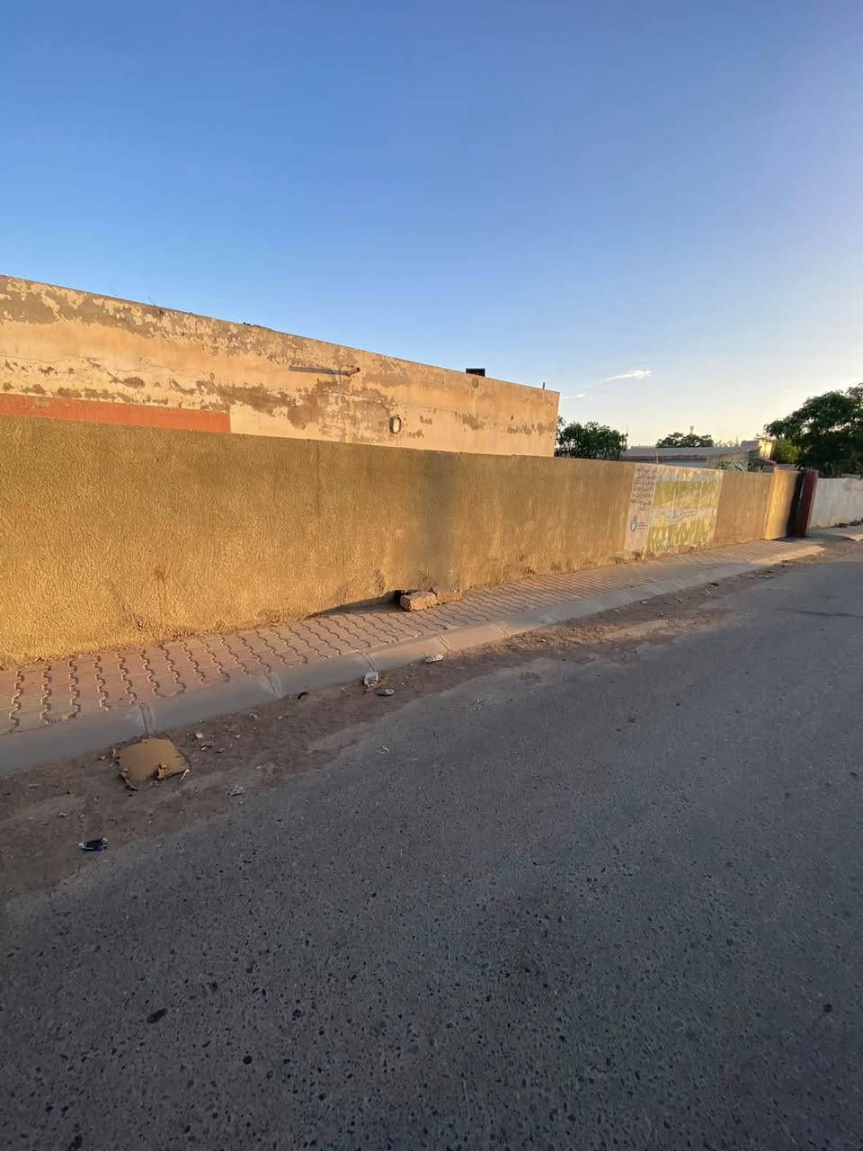 للبيع
هيكل طابو صرف مساحة 300 متر الحي العصري المربع الذهبي طابقين 6 غرف نوم استقبال صالة داخلية صحيات ارضي وصحيات طابق ثاني مقابل مدرسة الرافعي وقرب مدرسة الاجيال الاهلية للاستفسار مراسلة الصفحة او الاتصال على الارقام التالية 

***********

***********
