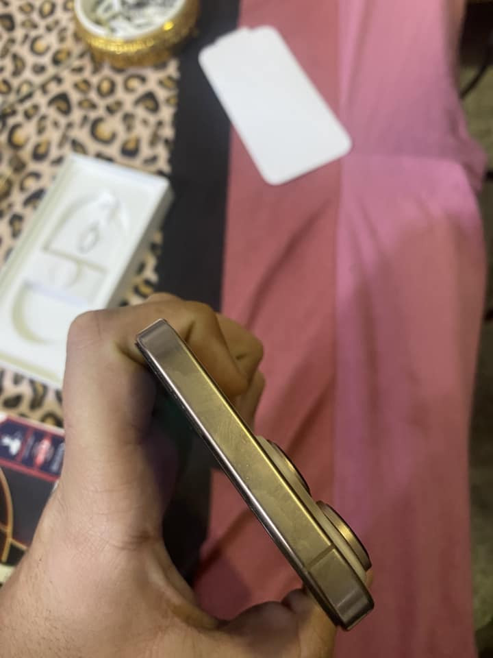 ايفون ١٦ برو ماكس ٢٦٥ بطاريه ٩١ كامل كل ملحقاته زلغ مابي نظافه ١٠٠٪؜
١٣٢٥ السعر المكان جميله 
***********
