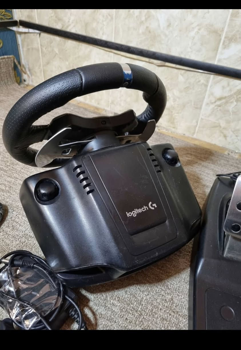 للبيع: سيت ستيرنج لوجيتك G29 كامل مع الگير (Logitech G29 + Shifter)
المواصفات:
• الموديل: Logitech G29 Driving Force.
• الأجهزة المدعومة: يعمل على بلاي ستيشن 5، بلاي ستيشن 4، والكمبيوتر (PC).
• المحتويات: الستيرنج، الدواسات الثلاثة، الگير السداسي (Shifter)، وكافة المحولات والأسلاك الأصلية.
الحالة والملاحظات:
• الجهاز نظيف جداً واستخدام منزلي كما موضح في الصور.
• ملاحظة للمصداقية: زر (R2) سليم ويعمل برمجياً، لكنه حالياً "خارج من مكانه فقط، أما باقي الأزرار والگير والدواسات والاهتزاز (Force Feedback) فشغالة 100% وبدون أي مشاكل.
السعر والتوصيل:
• السعر: 250,000 دينار عراقي (يوجد مجال بسيط ).
• التوصيل: متوفر خدمة التوصيل لكافة محافظات العراق).
للتواصل والاستفسار: يرجى المراسلة على الخاص


**إذا كنت صاحب هذا الإعلان وتريد حذفه لأي سبب، رجاءا أرسل رسالة إلى الدعم الفني**