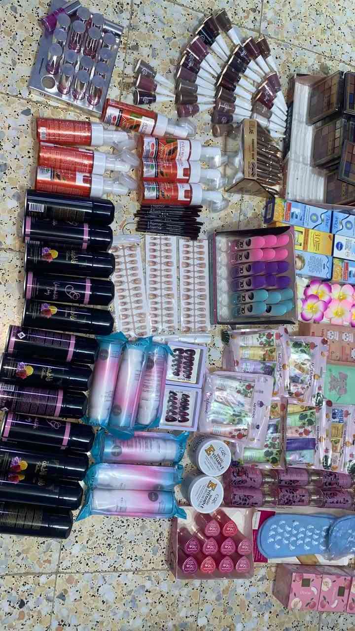 بنات شلعه مكياج وعنايه ومقشرات ومعطرات كلشي اكو العدد من 200 الى 250 قطعه كلشي بي وكله نضيف وجديد ♥️♥️


**إذا كنت صاحب هذا الإعلان وتريد حذفه لأي سبب، رجاءا أرسل رسالة إلى الدعم الفني**