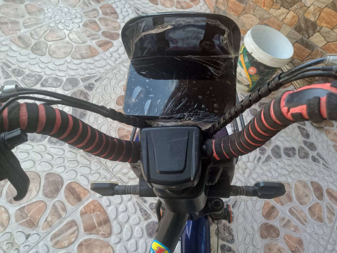 سلام عليكم دراجه شحن ٥ بطاريات اواكس اشاير عل فحص موديل ٢٤ سعر ٣٥٠ مكان مقداديه العرصه ***********
