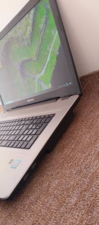 لينوفو ميديون E7424 • شاشة ١٧.٣ بوصة • رام ٨/SSD ٢٥٦