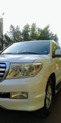 لاندكروزر • ٢٠١١ • ٦ سلندر