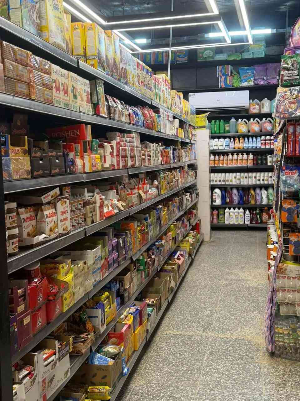 السلام عليكم زملائي وأصدقائي.. 👋
مشروع جاهز للبيع (سوبر ماركت كامل مكمل) 🏪
المحل للبيع هو والبضاعة والأجهزة والديكورات.. المحل شغال وما ينقصه أي شيء وترتيبه ممتاز جداً مثل ما موضح بالصور.
​يحتوي على: بضاعة متنوعة، ثلاجات ومجمدات عرض، منظومة كاميرات، سبالت، ورفوف حديثة.
​💬 لأي استفسار أو تفاصيل إضافية (السعر والموقع):
تواصلوا وياية واتساب على هذا الرقم:
📞 ***********
